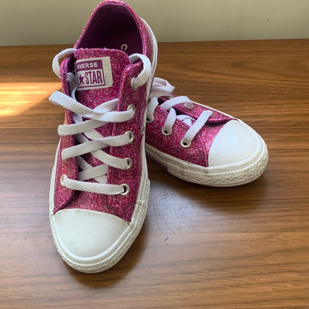 Converse all star pink/ purple lightly used and very cute!